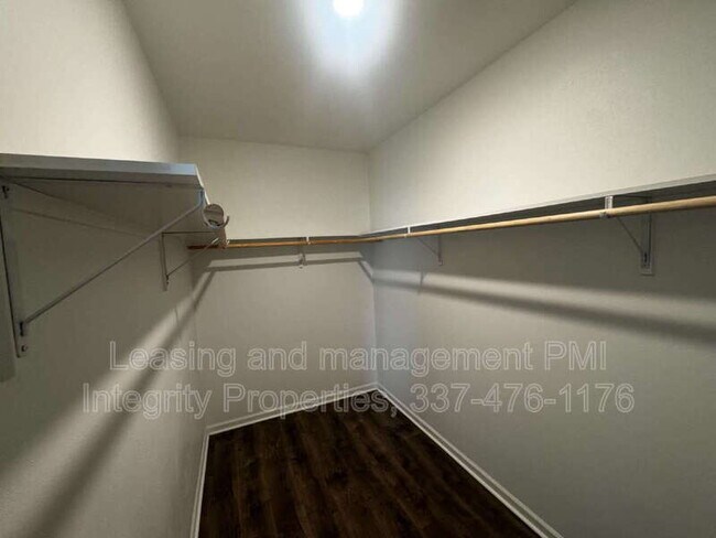 Building Photo - 115 Rue Chateau Royal Dr