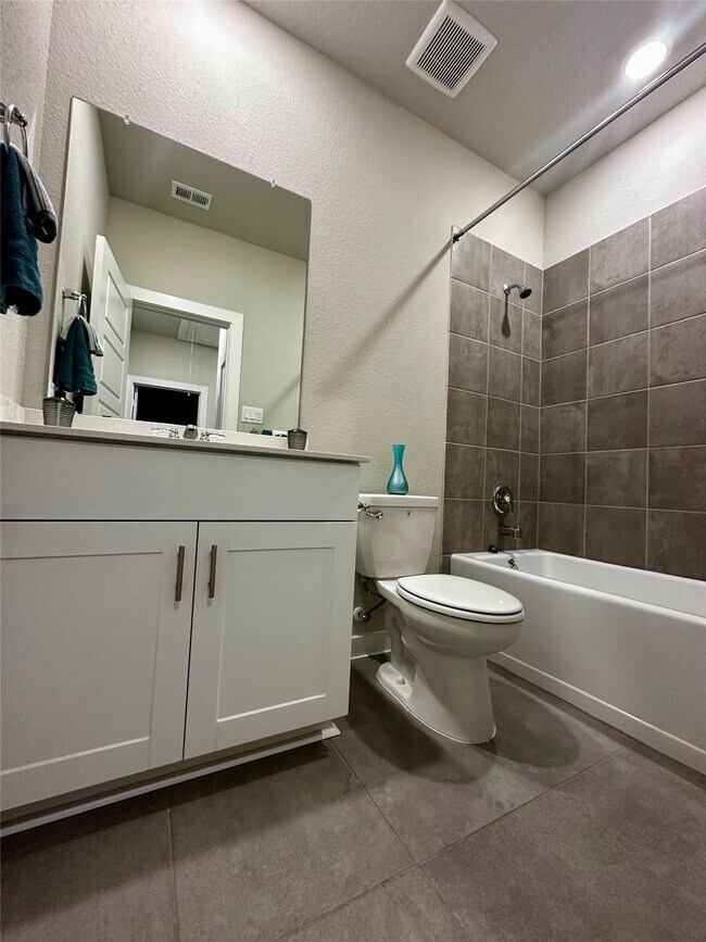 Building Photo - 3113 Moontide Ln