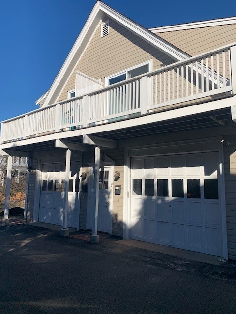 Building Photo - 90 Elm St