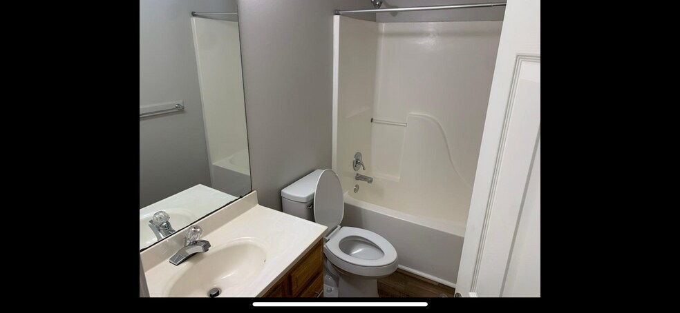 2 equal sized full bathrooms - 414 Blake Cir