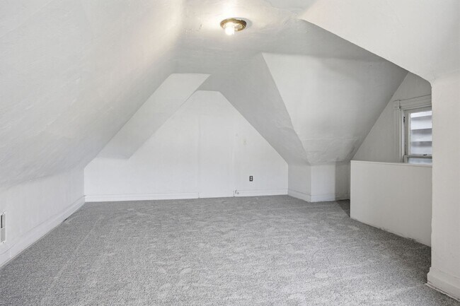 Building Photo - 3032 Merwyn Ave