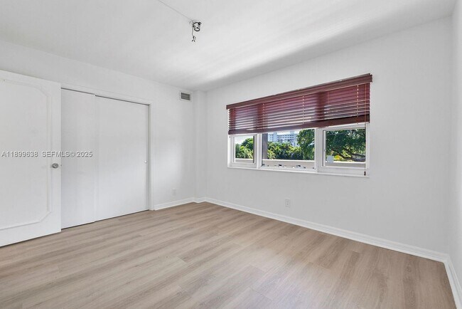 Building Photo - 3111 NE 51st St