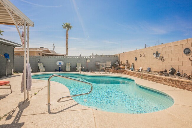 Building Photo - No HOA- Single story pool home