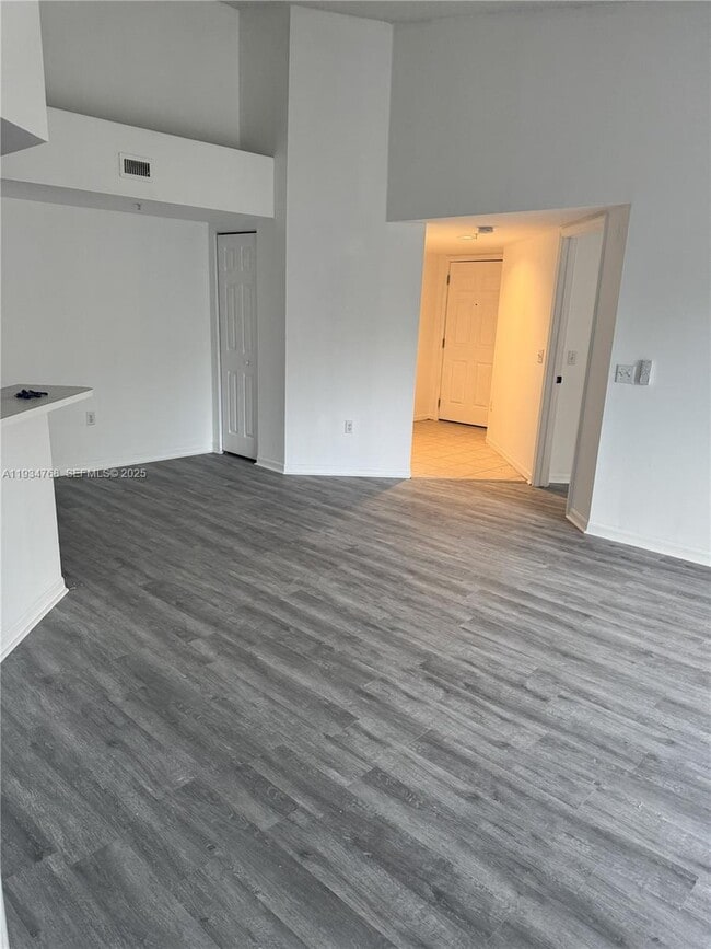 Building Photo - 2131 SE 10th Ave