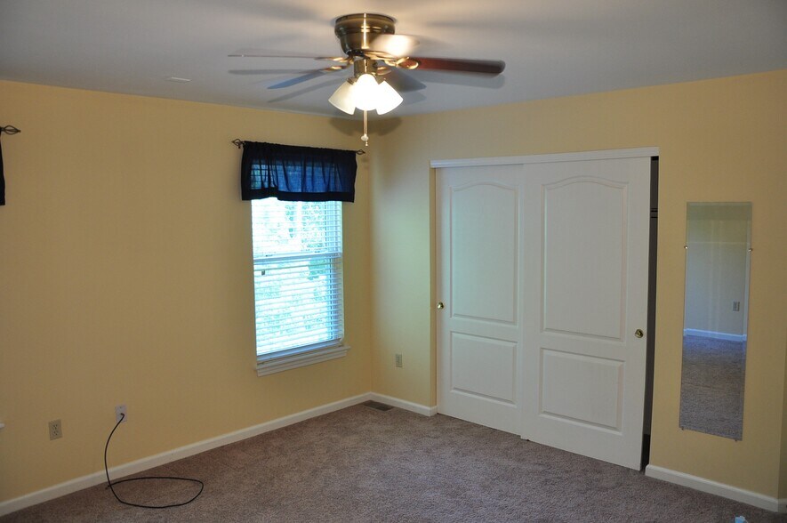 Building Photo - 470 Summit Tree Ct