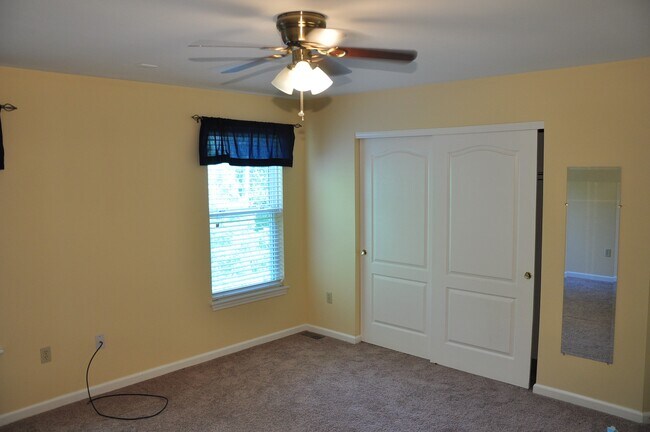 Building Photo - 470 Summit Tree Ct