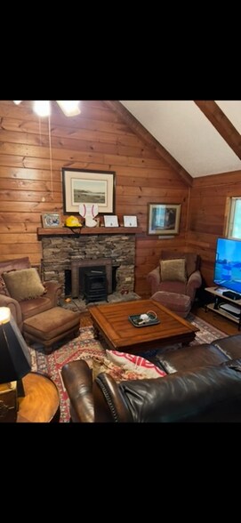 Building Photo - 4700 Mt Vernon Rd