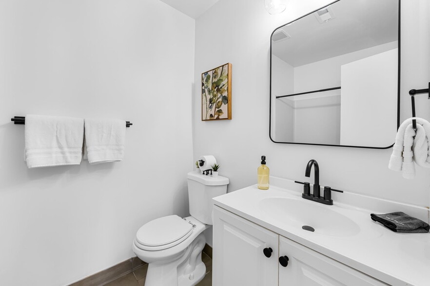 Building Photo - 21 Andrew Pl