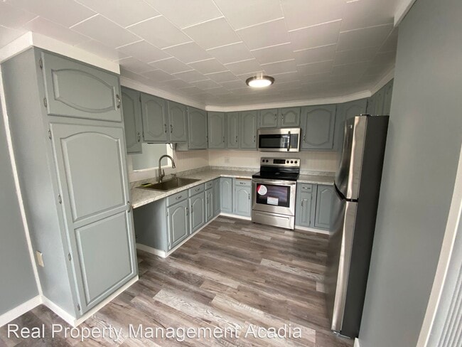 Building Photo - 3 br, 1.5 bath House - 13 Elm Street