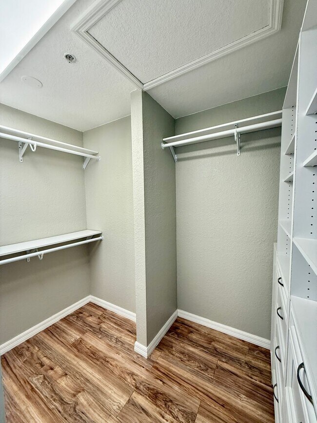 Building Photo - Immaculately updated 3/2.5 Three-Story Maitland Condo in Visconti!