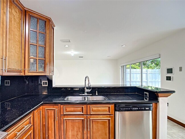 Building Photo - 9884 SW 154th Ct