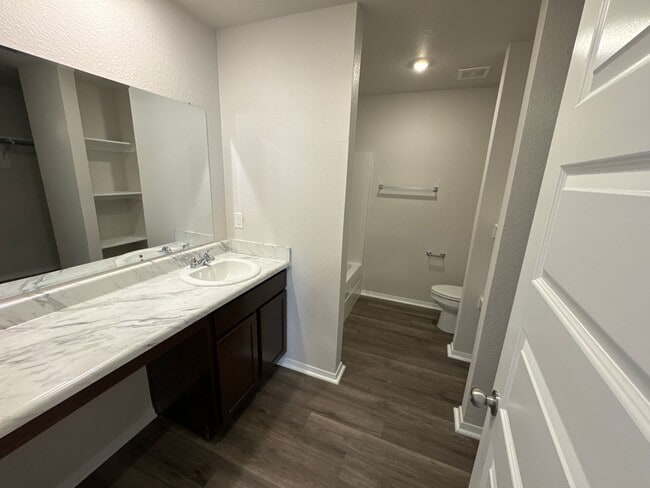 Building Photo - *Pre-leasing* Three Bedroom | Two Bath Hom...
