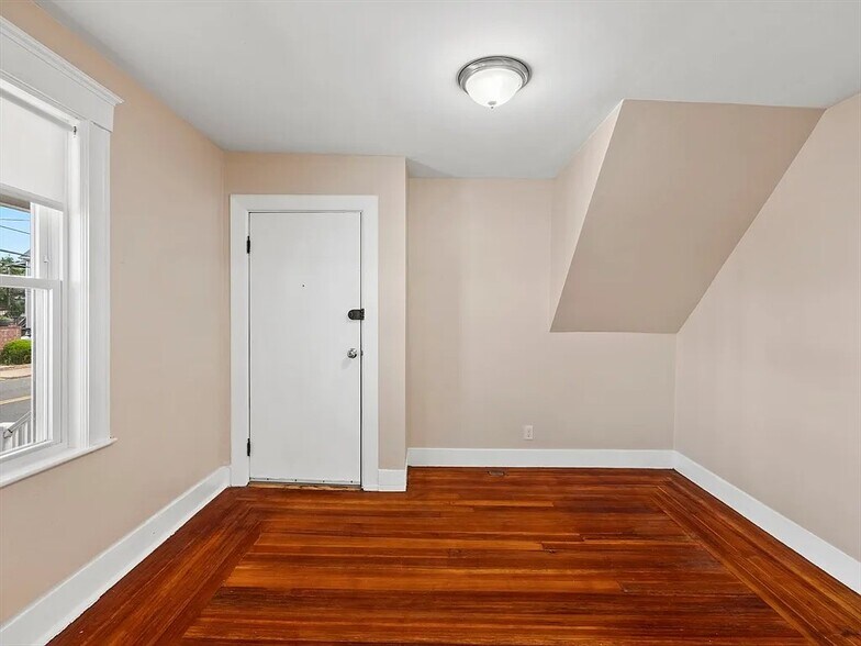 Building Photo - 115 Sagamore Ave