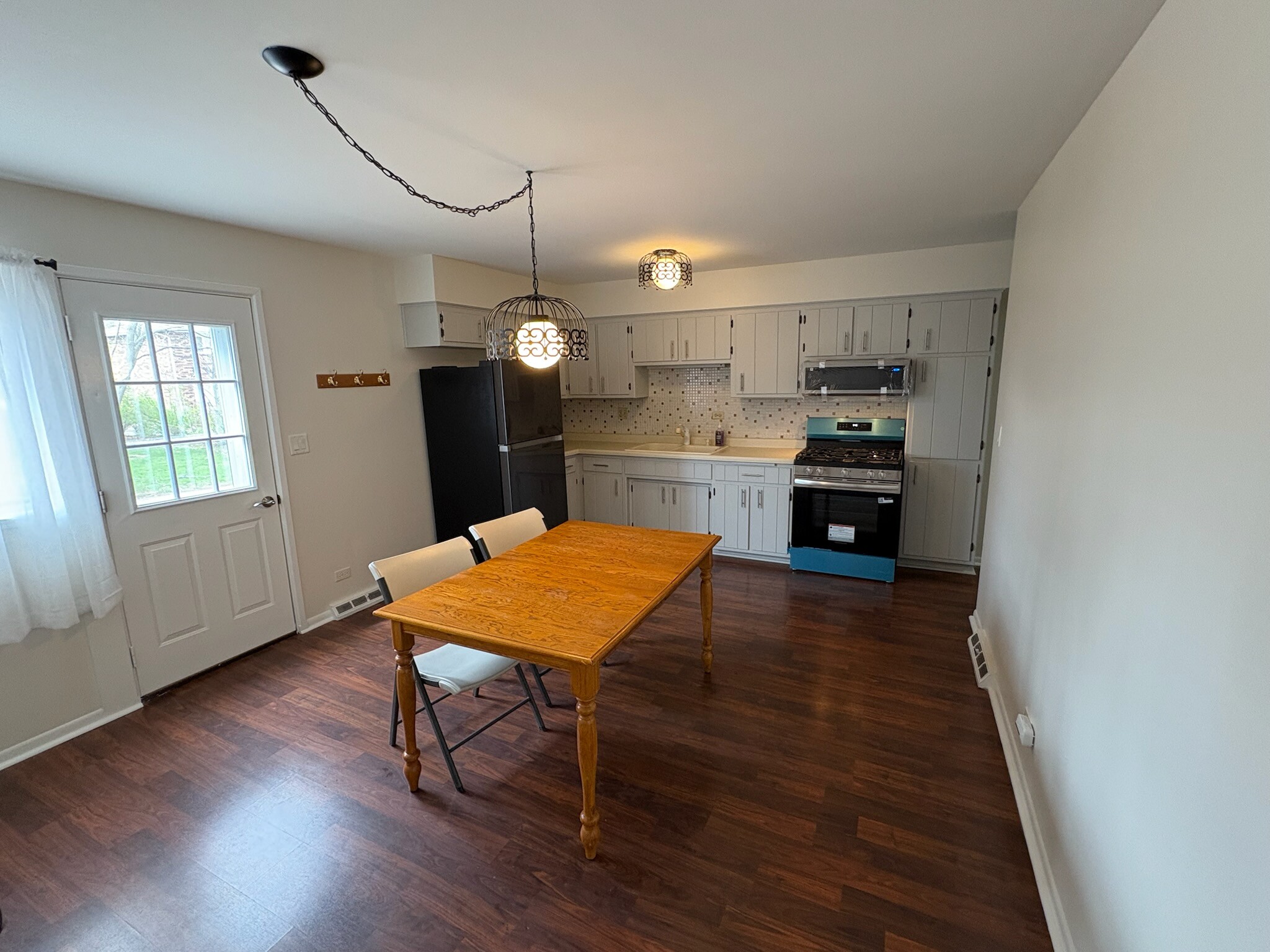 Building Photo - 356 2nd Ct