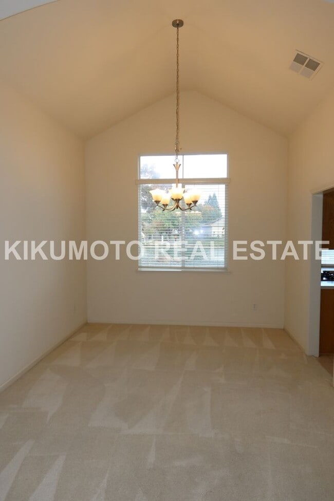 Building Photo - Lakefront 4 bedroom, 3 bath, 3 car  in the Lakeside Community