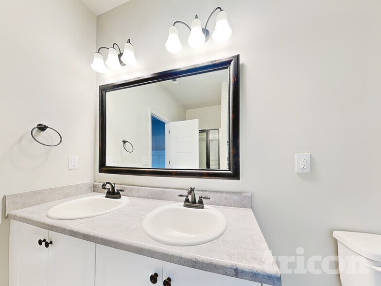 Building Photo - 124 Swinton Pond Rd