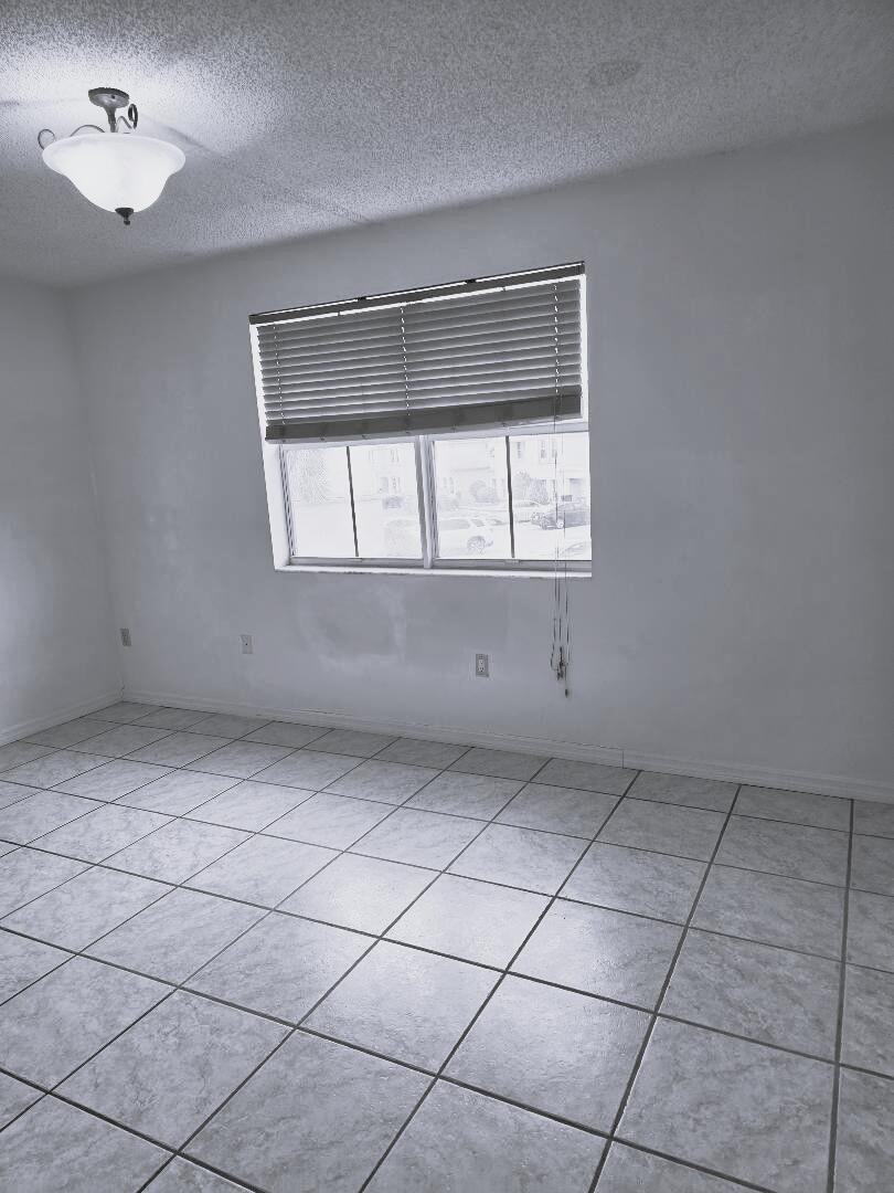 Building Photo - 9187 Fontainebleau Blvd