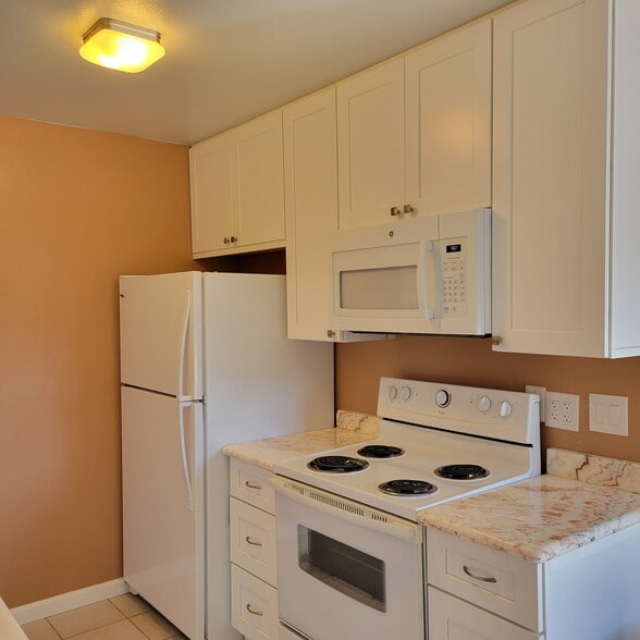 Kitchen - 6665 Mission Gorge Rd