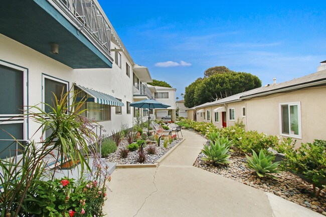 Building Photo - 1030 20th St in Santa Monica - North of Wi...