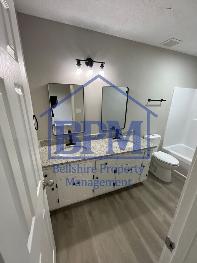 Building Photo - Completely Renovated 3 Bed, 2 Bath Home in...