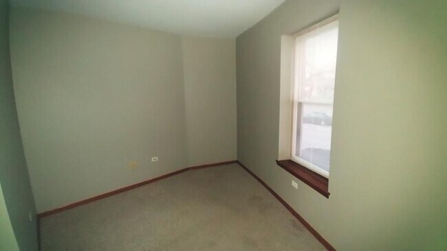 Building Photo - 1 bedroom in Chicago IL 60640