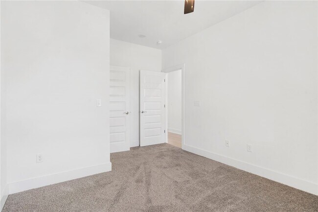 Building Photo - 6902 SW Basswood Ave