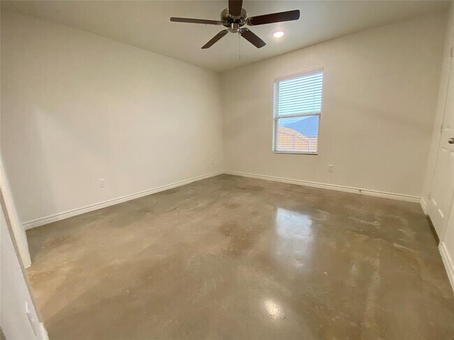 Building Photo - 2320 Duntov Dr