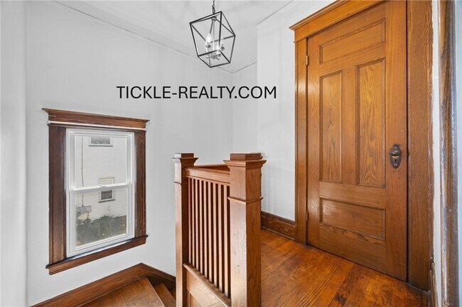 Building Photo - 15-17-17 Roosevelt St