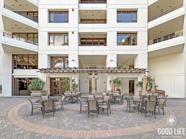 Building Photo - Sophisticated 1BD/2BA Condo in Marina District with City & Bay Views, Office & Resort-Style Ameni...