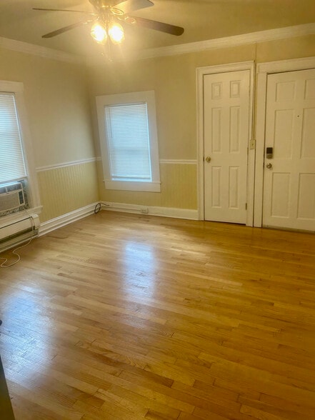 Building Photo - 124 College Pl