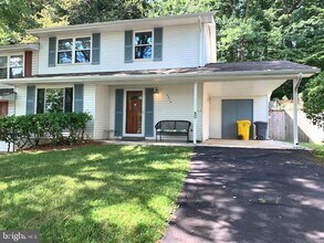 Building Photo - 3 Bedroom Spacious Home