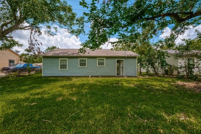 Building Photo - 7621 Sundown Dr