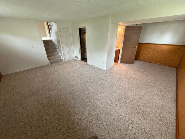 Building Photo - Stunning 3 beds 1.5 baths in Mineral Ridge