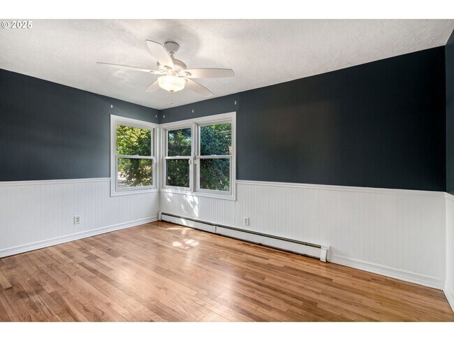 Building Photo - Classic Hillsboro Home with Two Spacious B...