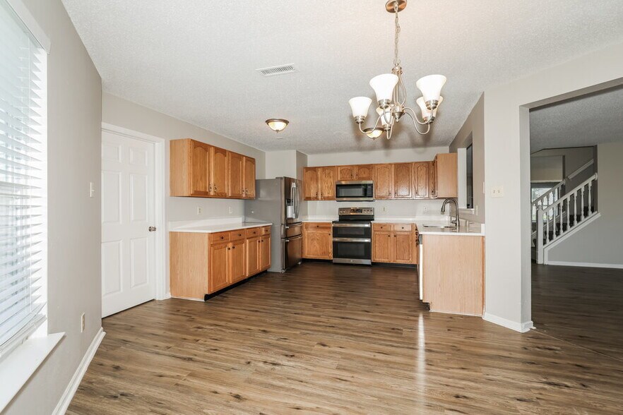 Building Photo - 10392 Split Rock Way