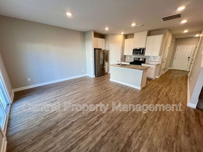 Building Photo - 613 Reese Ln