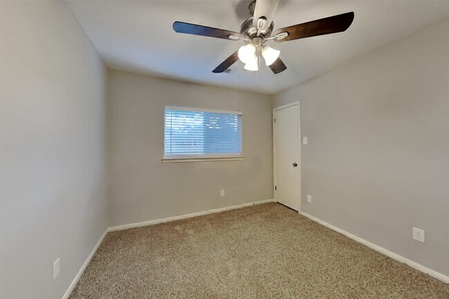 Building Photo - 4935 Pecan Grove Dr