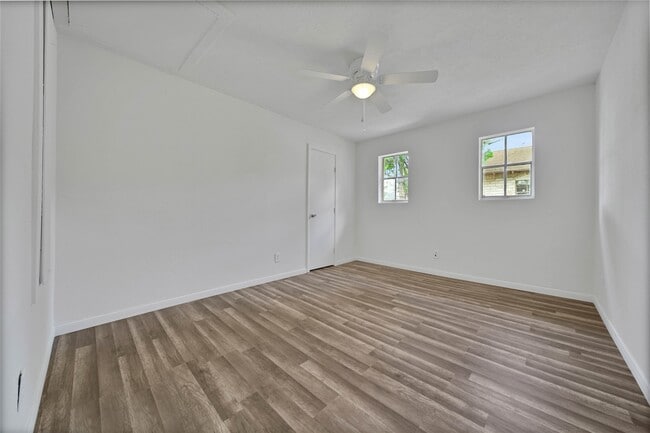 Building Photo - 10006 Neuens Rd