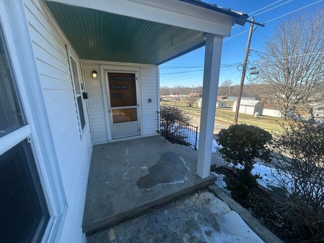 Building Photo - Charming 3-bedroom, 1-bathroom house located in Vine Grove, KY.