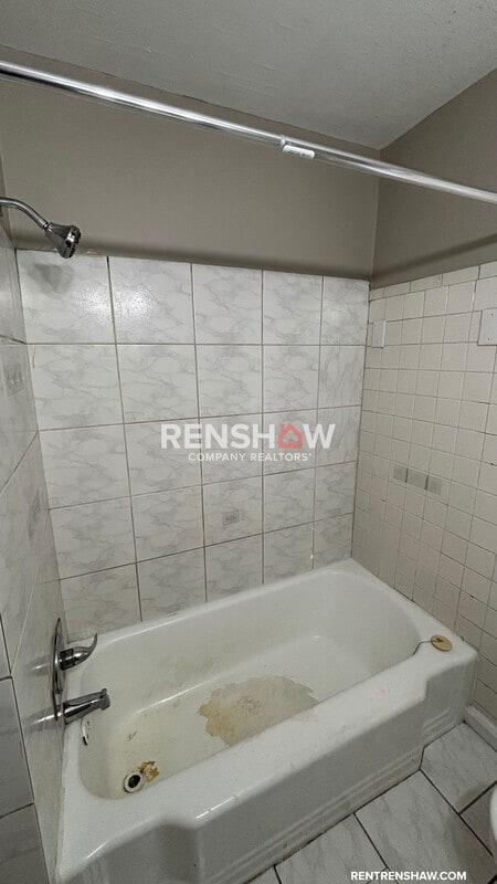 Building Photo - 1840 Hartland St