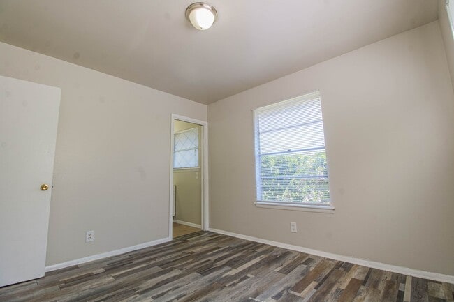 Building Photo - 5822 Branch Valley Dr