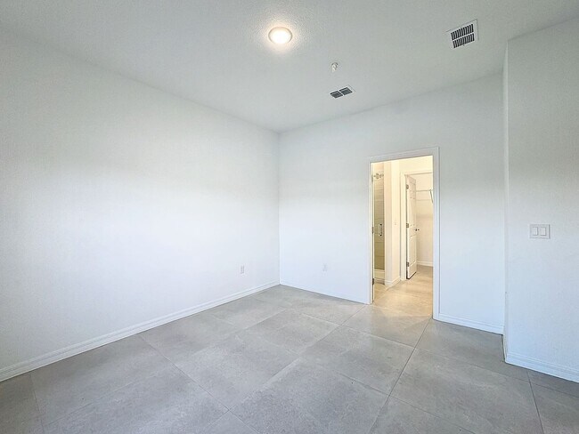 Building Photo - Townhouse For Lease in Saint Cloud