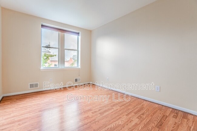 Building Photo - 1502 E Baltimore St