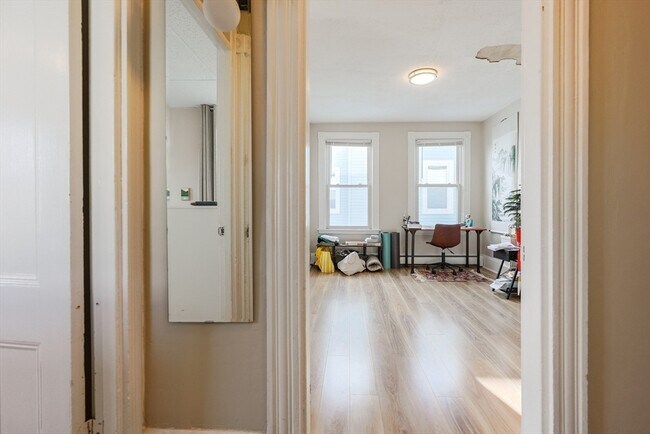 Building Photo - 19 Linden St