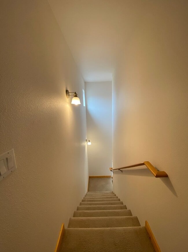 Building Photo - THE VINYARDS AT STONERIDGE (APP#42)