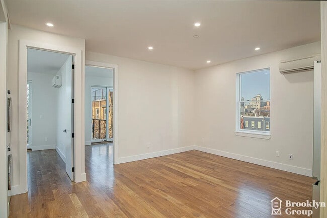 Building Photo - 714 5th Ave