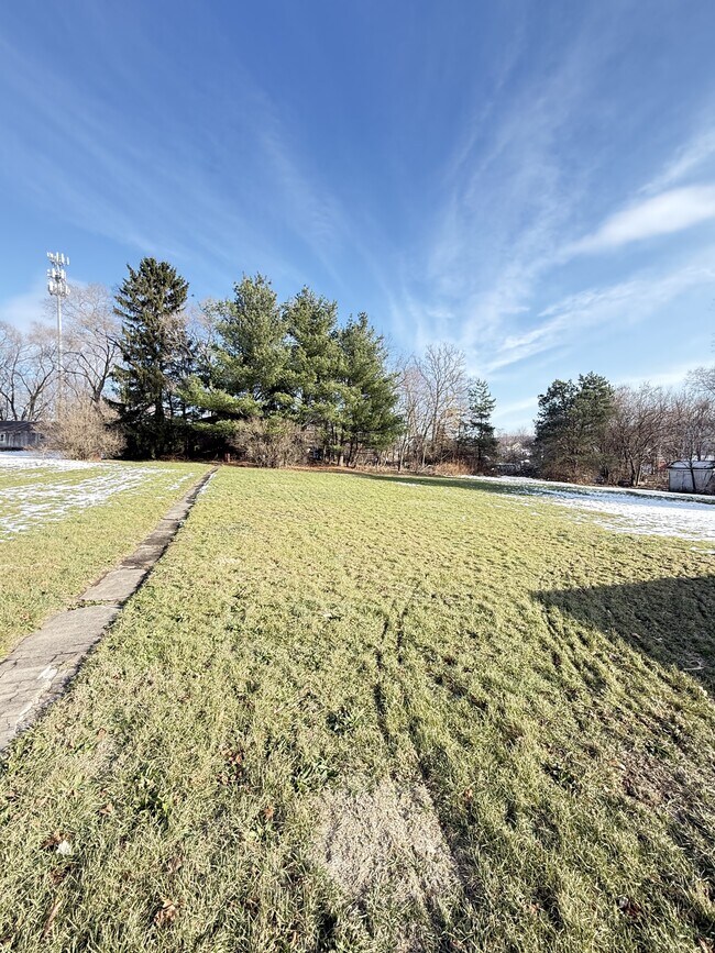 Building Photo - 113 N Center St