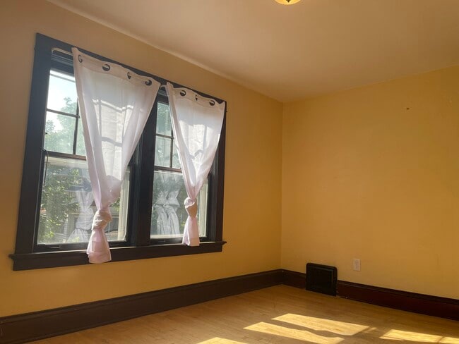 Building Photo - 109 Lathrop St