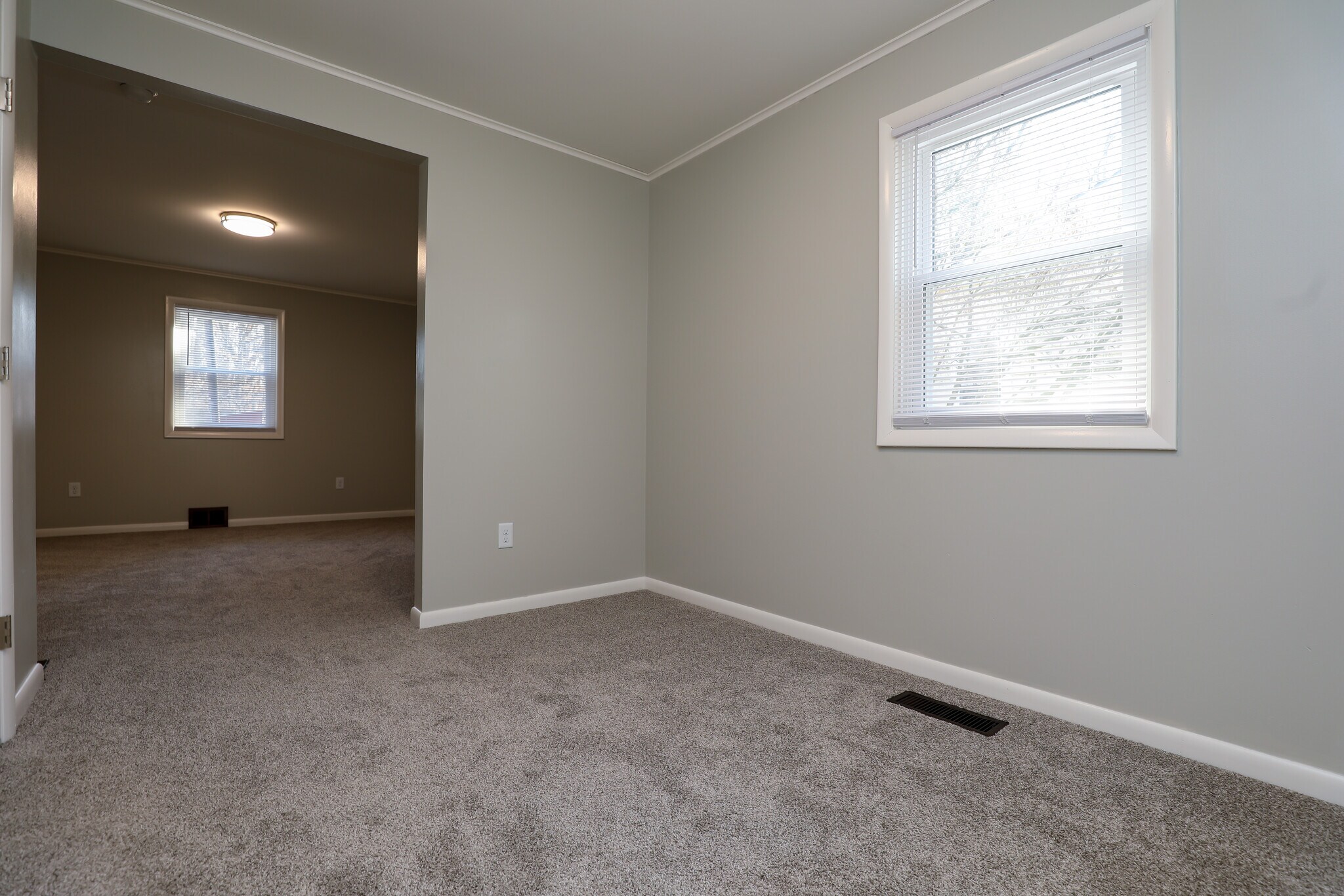 Building Photo - 409 Mineral Springs Ave