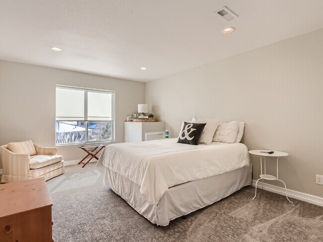 Building Photo - 4034 Spanish Oaks Ct